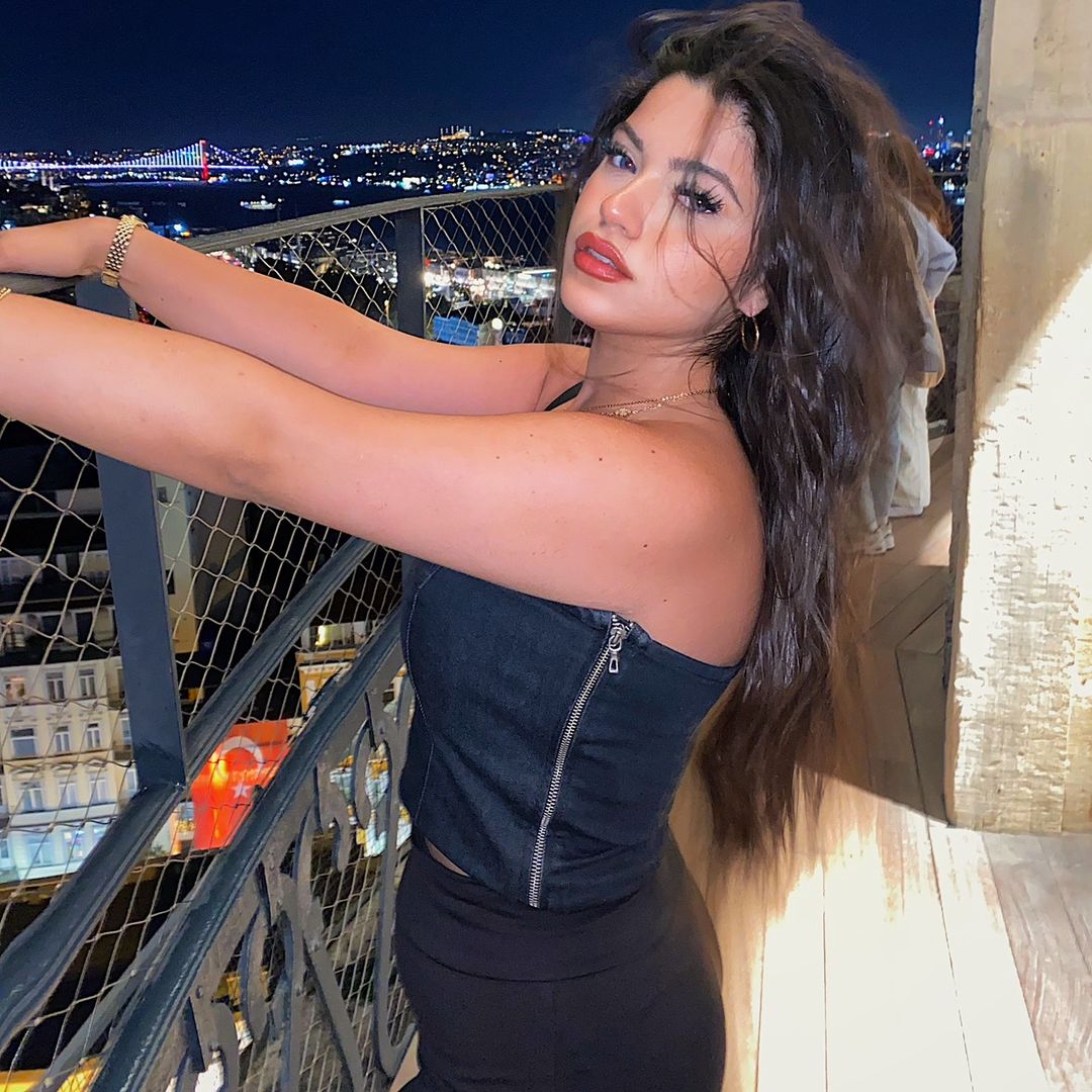 @aysegulolmak TikTok yayıncısı