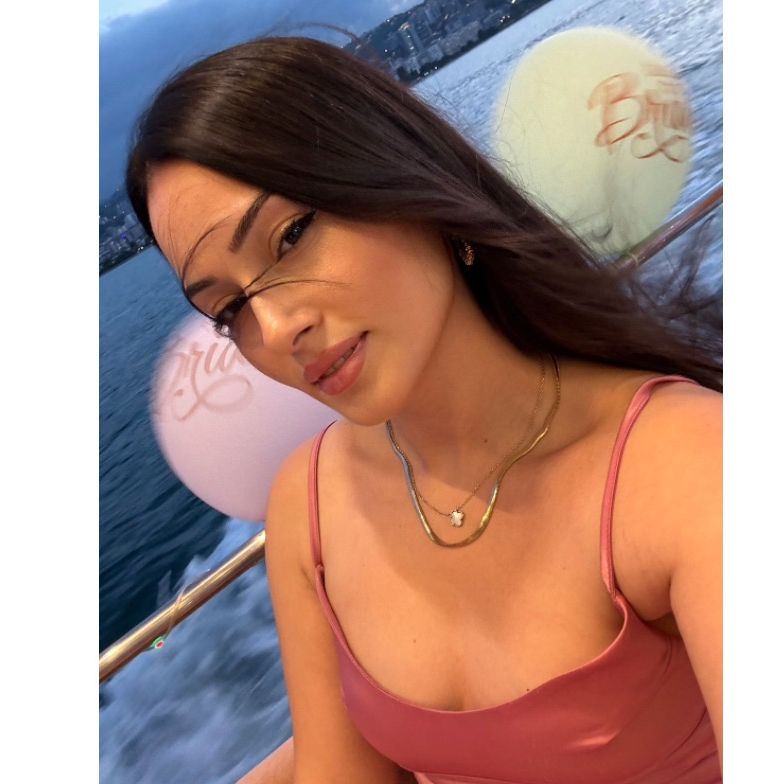 @esraock5 TikTok yayıncısı